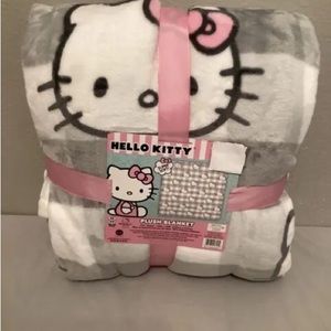 BNWT Plush Viral Full/Queen Hello Kitty Gray Plaid Blanket